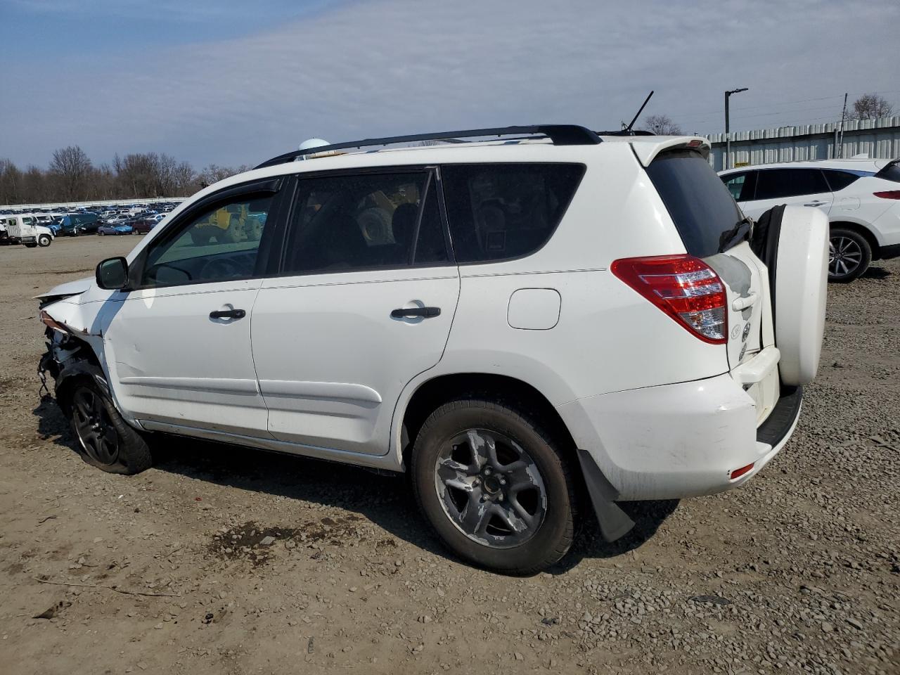 2011 TOYOTA RAV4 - Фото 2