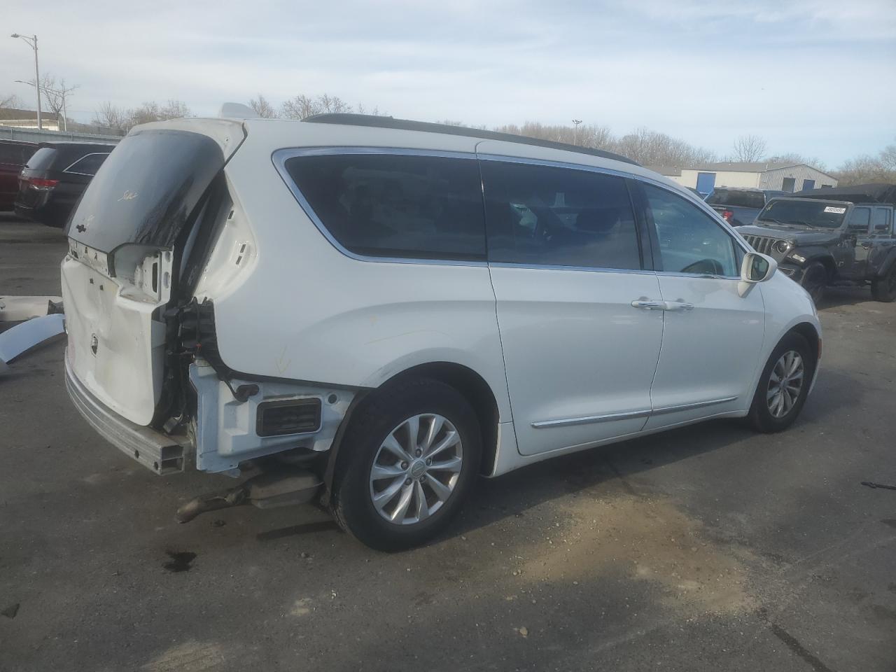2017 CHRYSLER PACIFICA T - Image 3