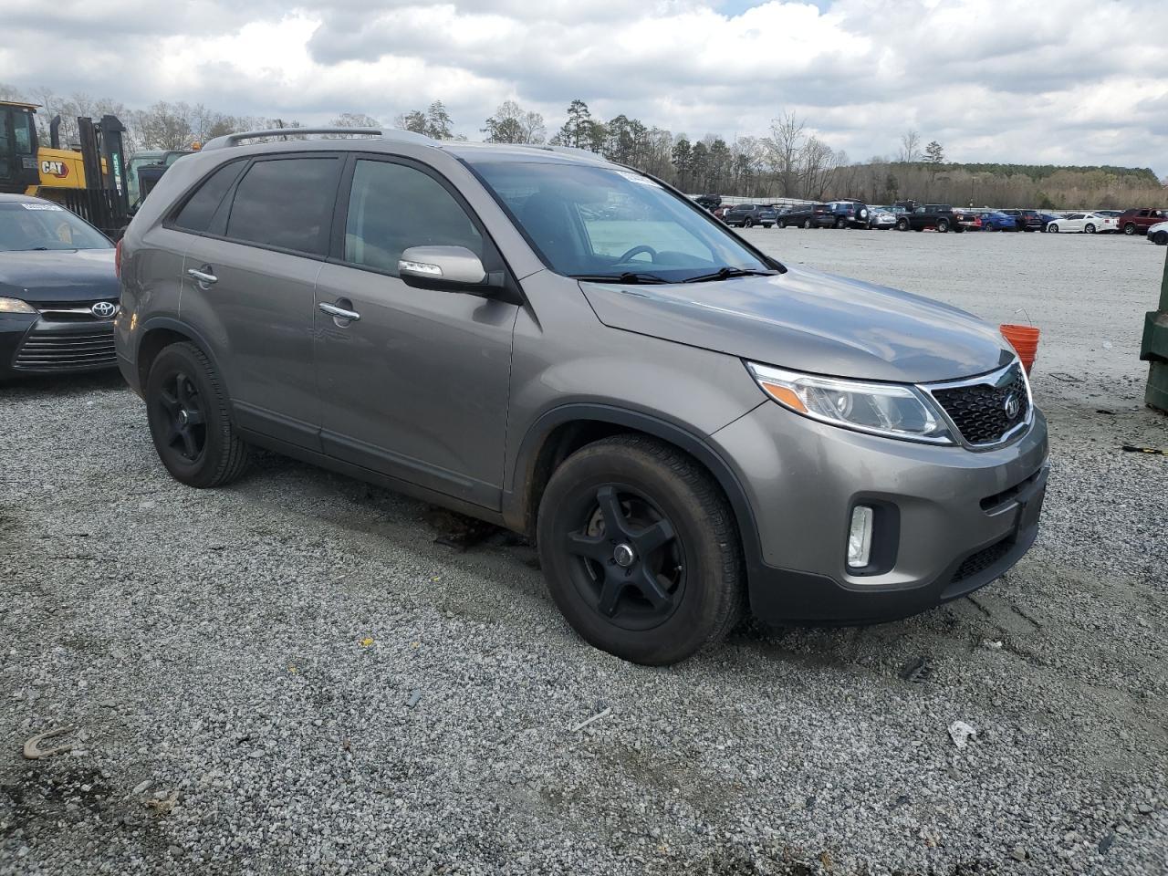 2014 KIA SORENTO LX - Image 4