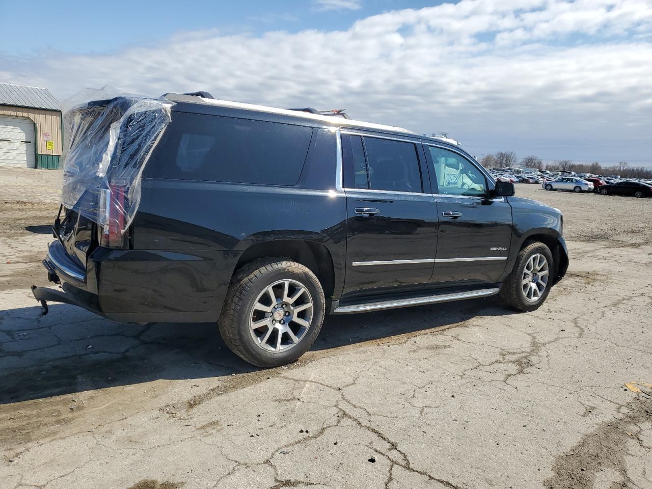 2016 GMC YUKON XL D - Фото 3