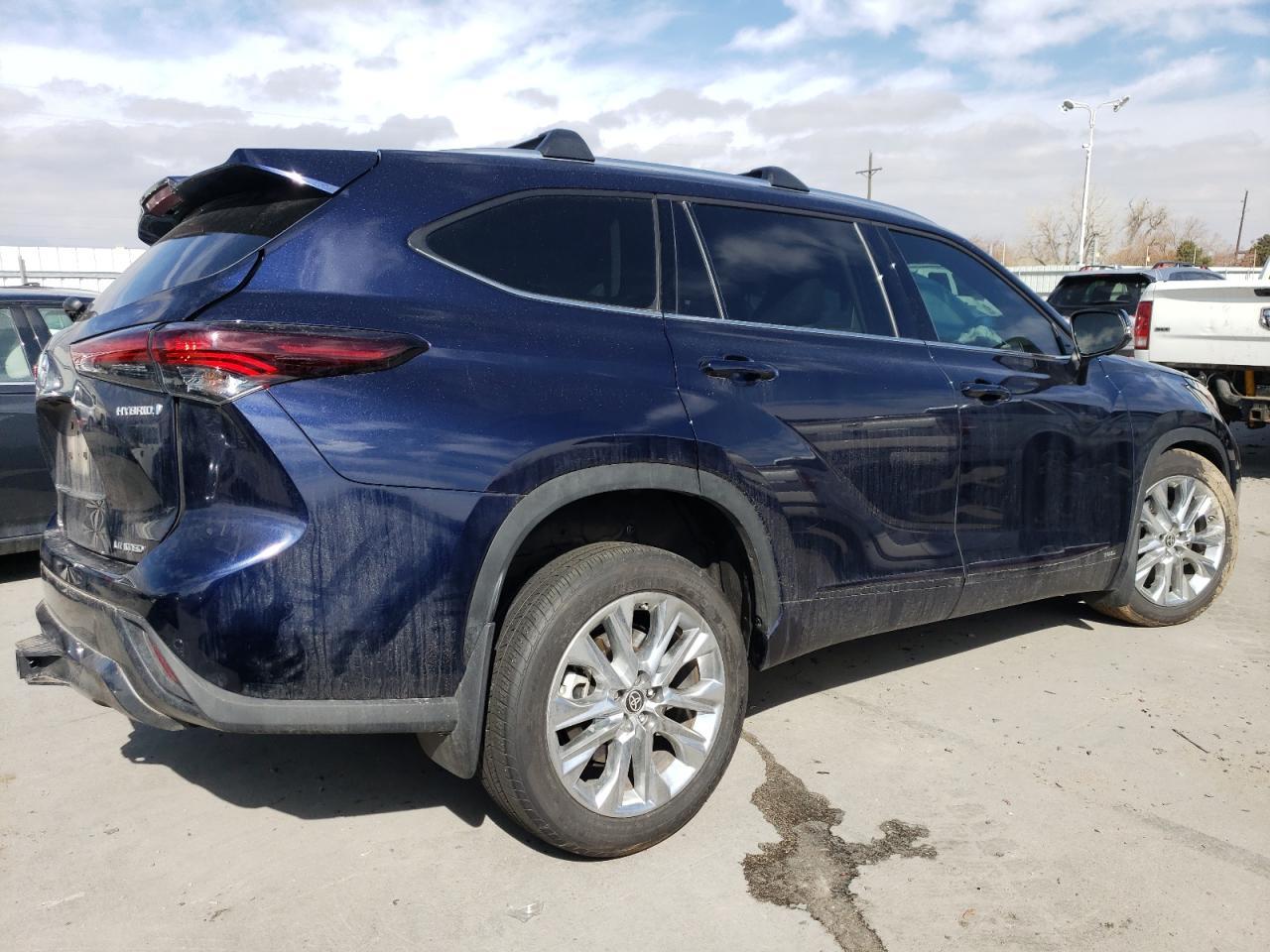 2024 TOYOTA HIGHLANDER - Image 3