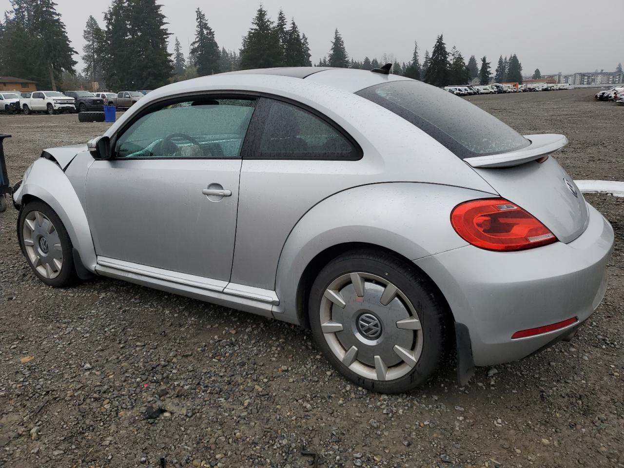 2012 VOLKSWAGEN BEETLE - Фото 2