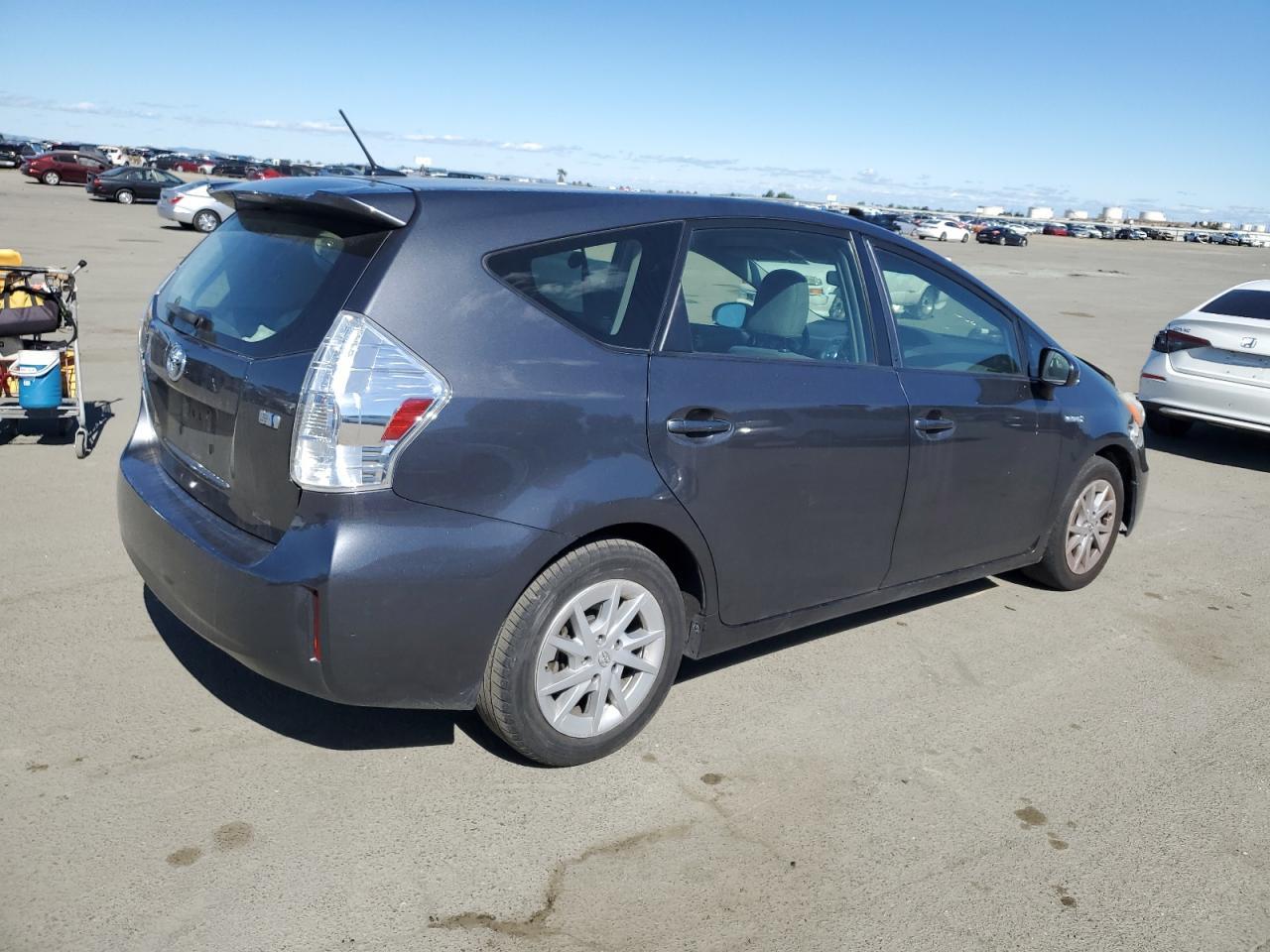 2013 TOYOTA PRIUS V - Фото 3