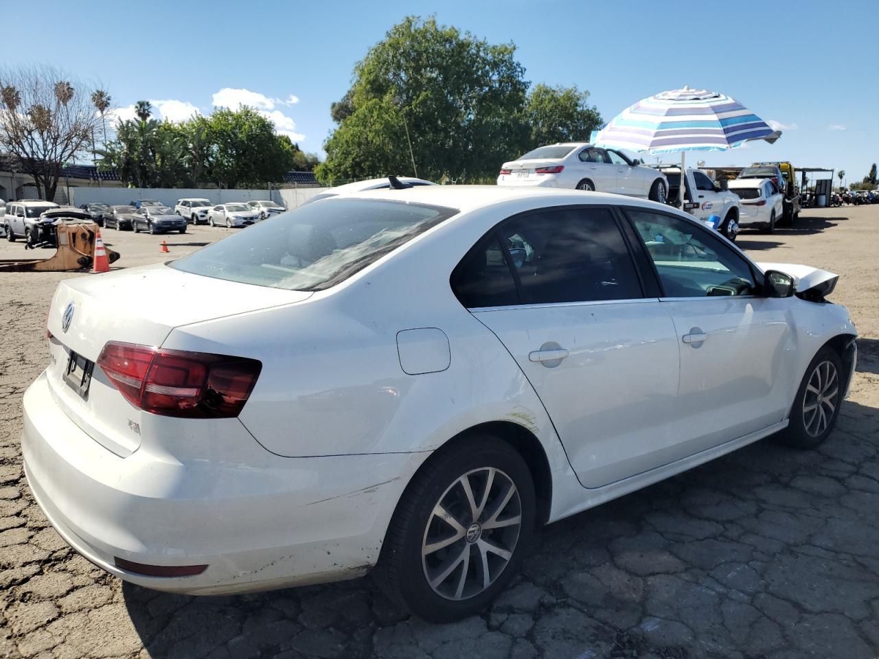 2017 VOLKSWAGEN JETTA SE - Image 3