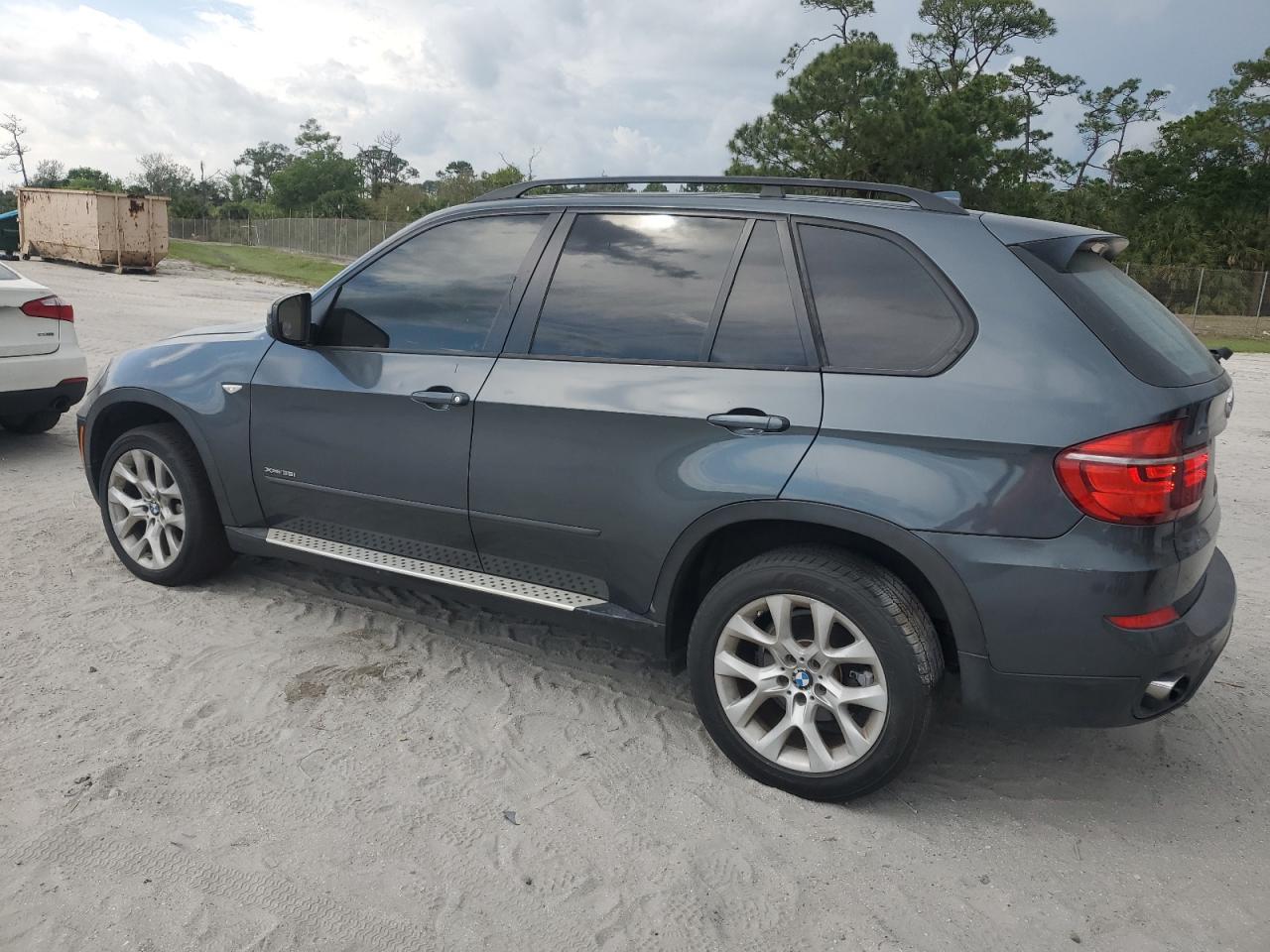 2011 BMW X5 XDRIVE3 - Image 2