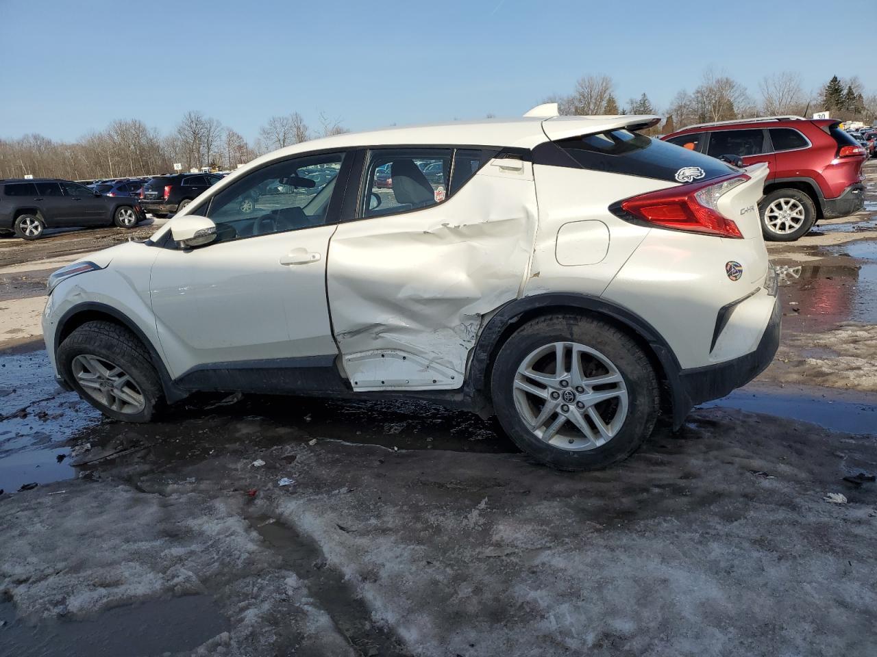 2021 TOYOTA C-HR XLE - Фото 2