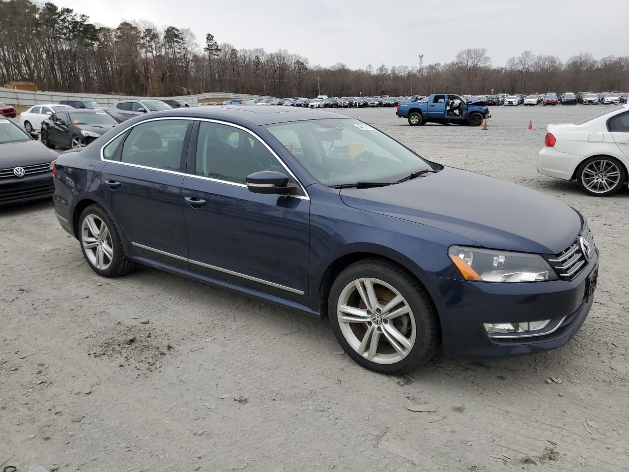 2014 VOLKSWAGEN PASSAT SEL - Фото 4