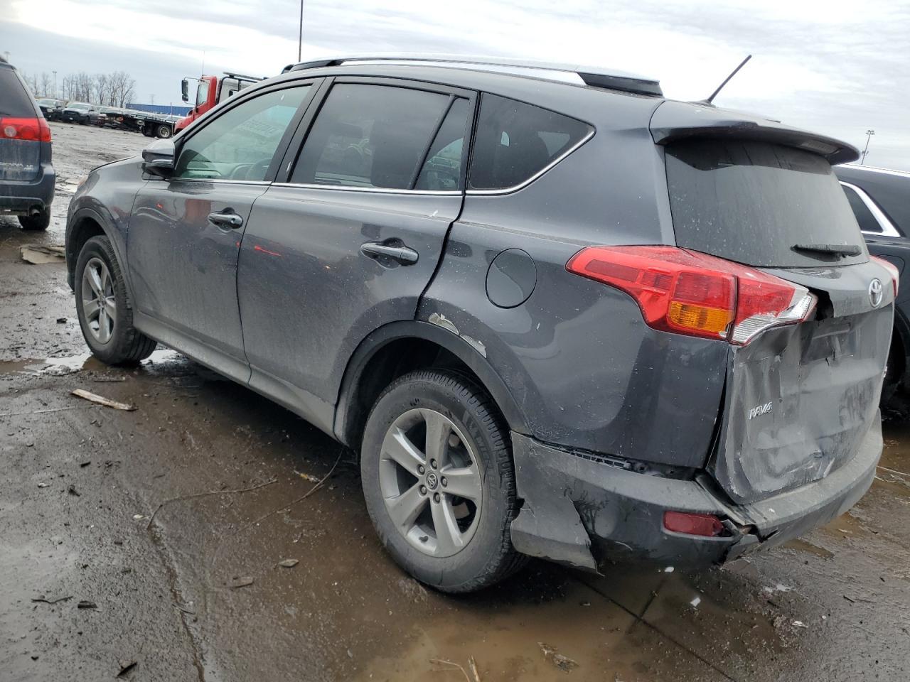 2015 TOYOTA RAV4 XLE - Фото 2
