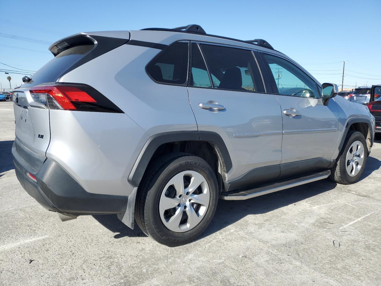 2021 TOYOTA RAV4 LE - Фото 3