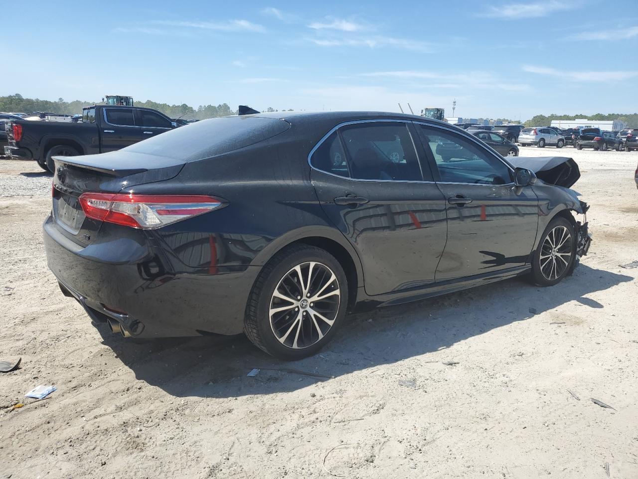 2019 TOYOTA CAMRY L - Фото 3