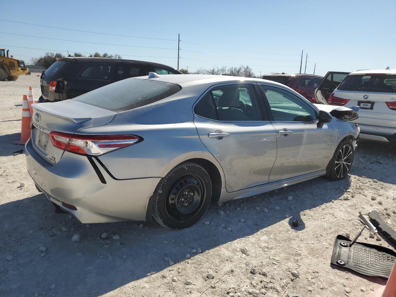 2020 TOYOTA CAMRY SE - Фото 3