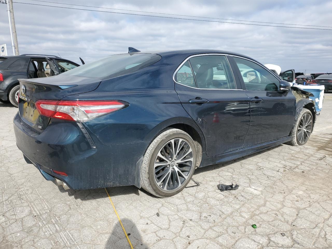 2019 TOYOTA CAMRY L - Фото 3