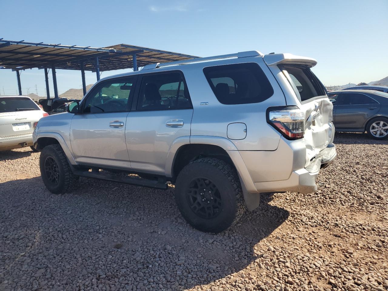 2018 TOYOTA 4RUNNER SR - Image 2
