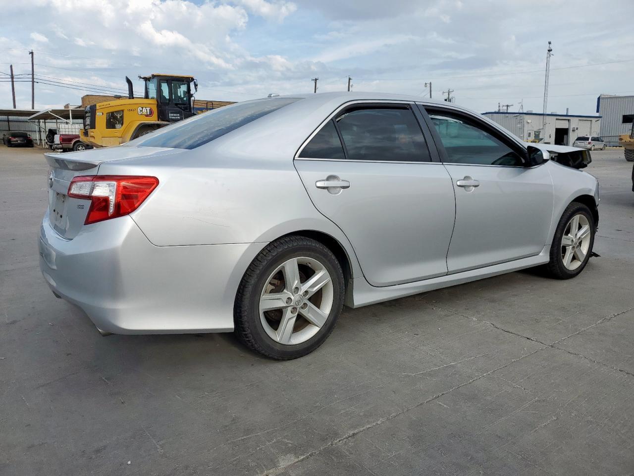2014 TOYOTA CAMRY L - Фото 3