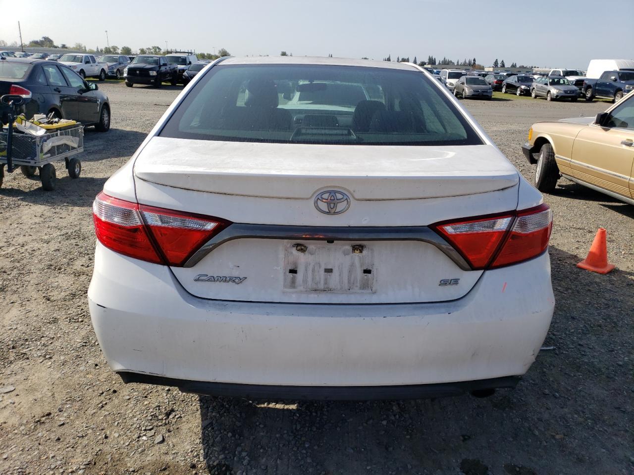 2016 TOYOTA CAMRY LE - Image 6