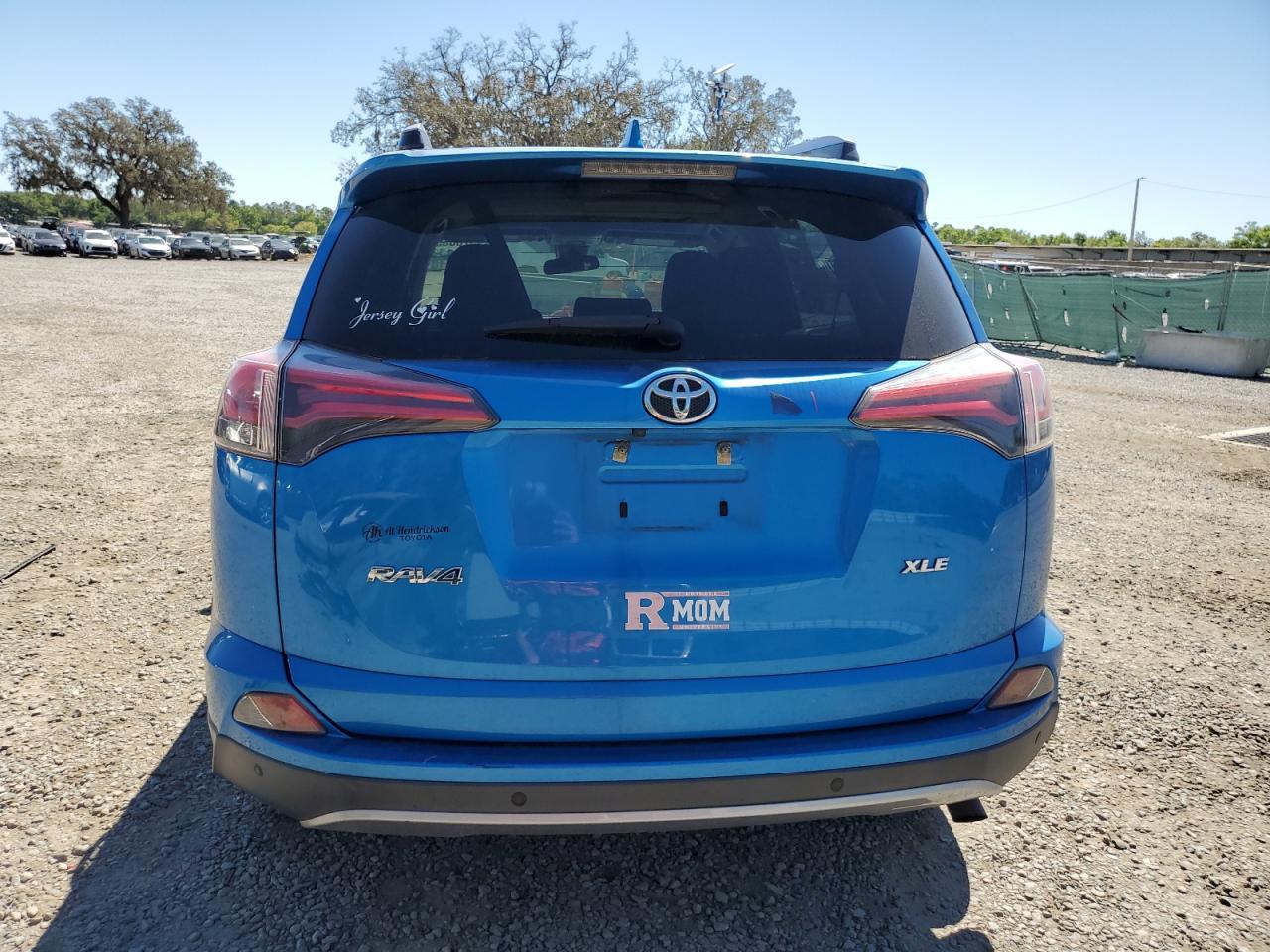2017 TOYOTA RAV4 XLE - Image 6
