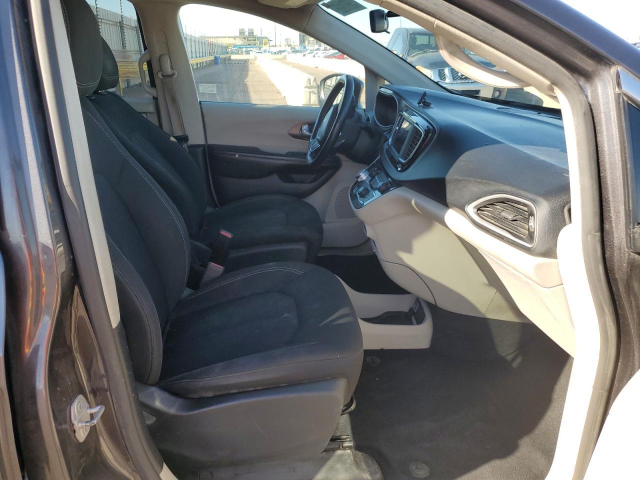 2022 CHRYSLER VOYAGER LX - Фото 5