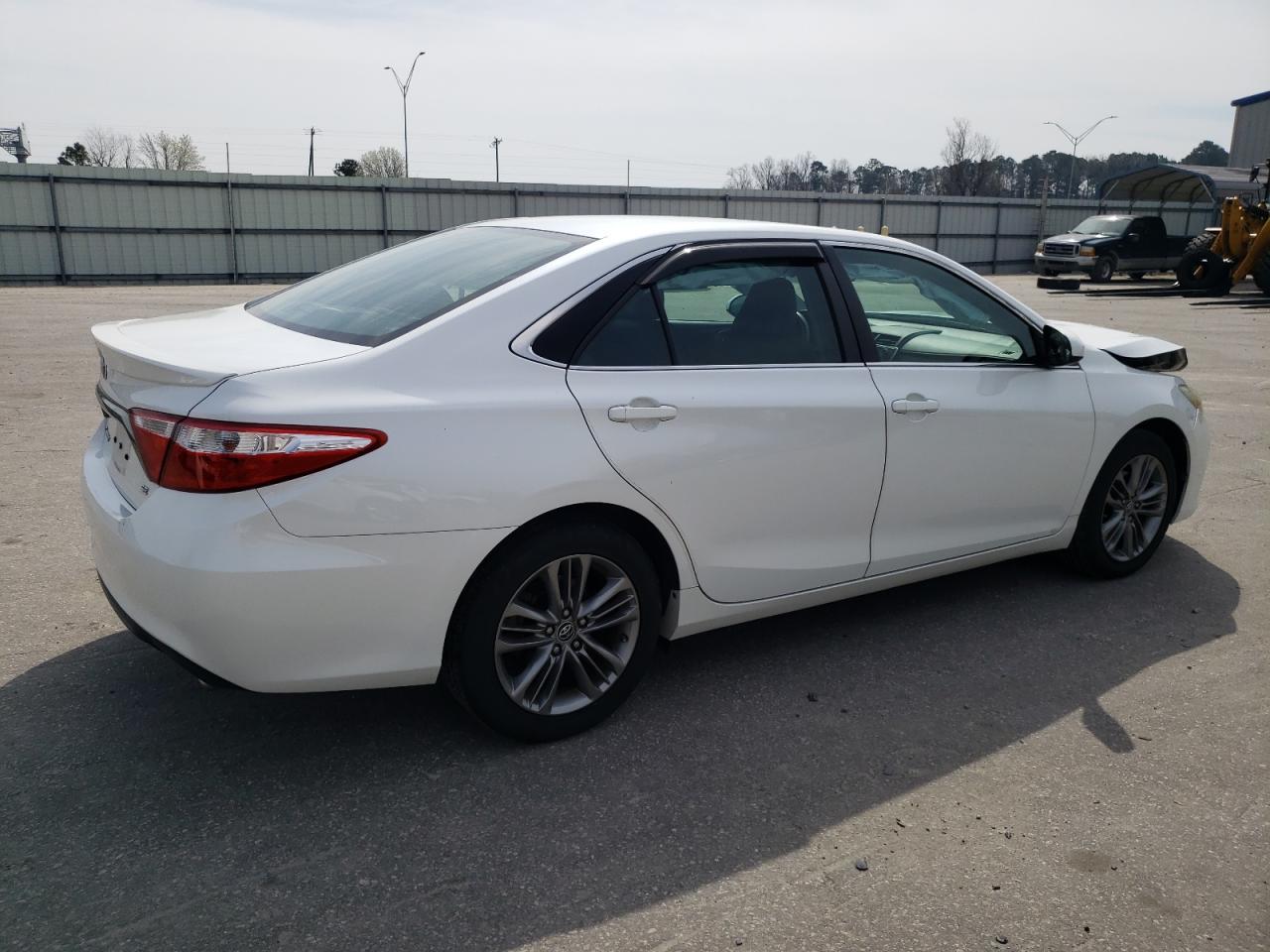 2016 TOYOTA CAMRY LE - Фото 3