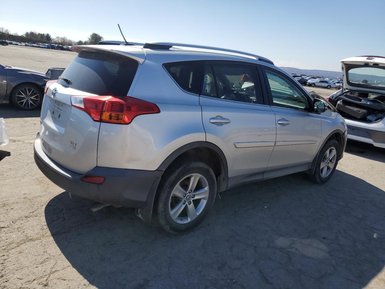 2015 TOYOTA RAV4 XLE - Image 3