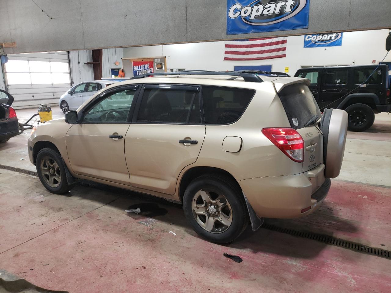 2011 TOYOTA RAV4 - Фото 2