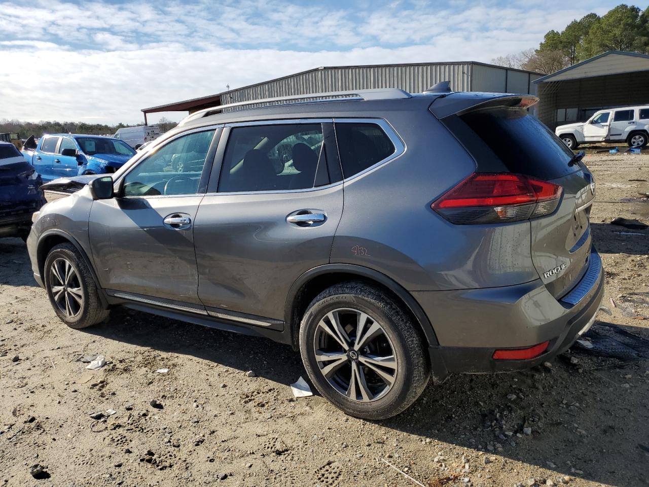 2017 NISSAN ROGUE SV - Image 2