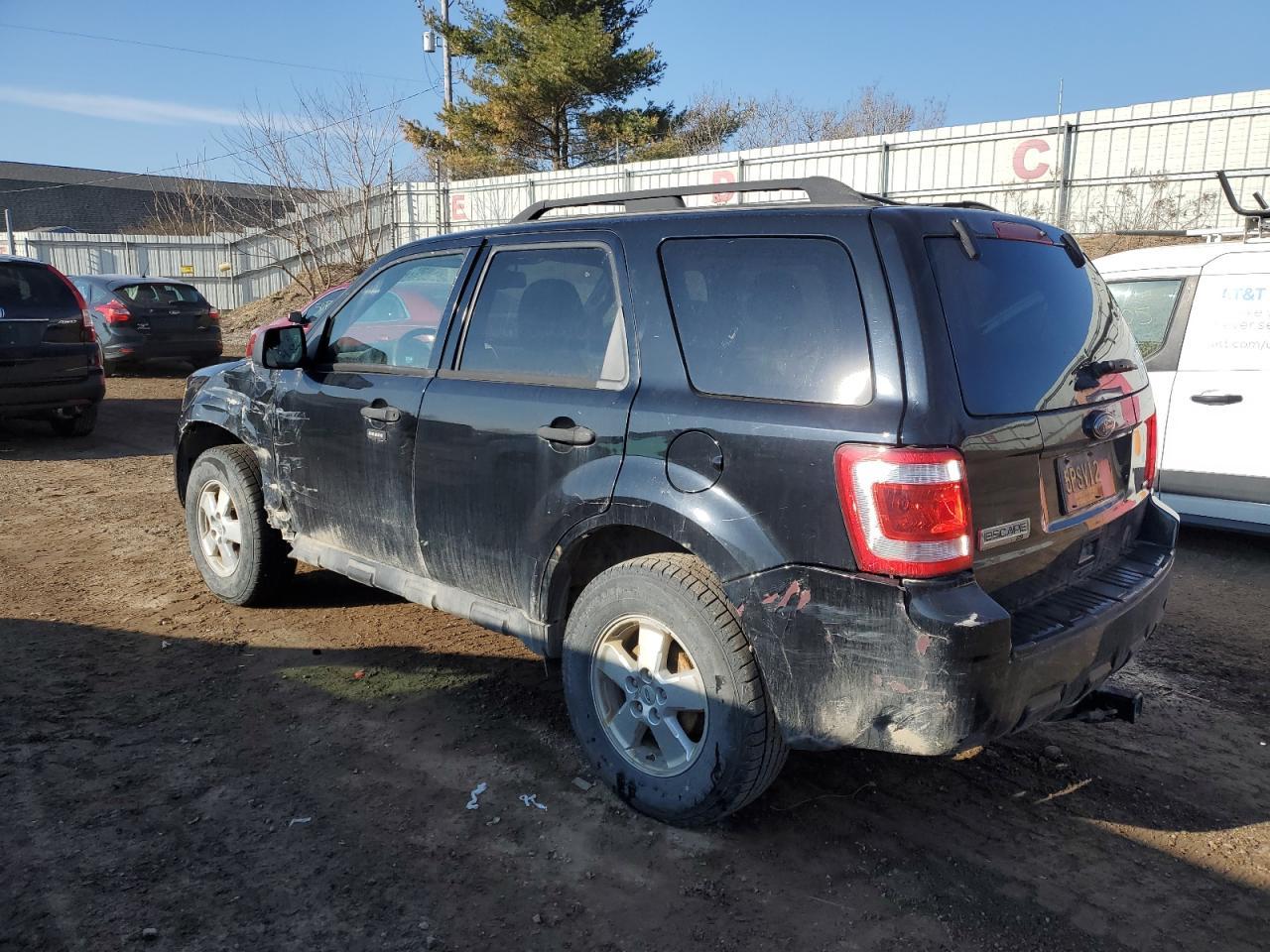 2010 FORD ESCAPE XLT - Image 2