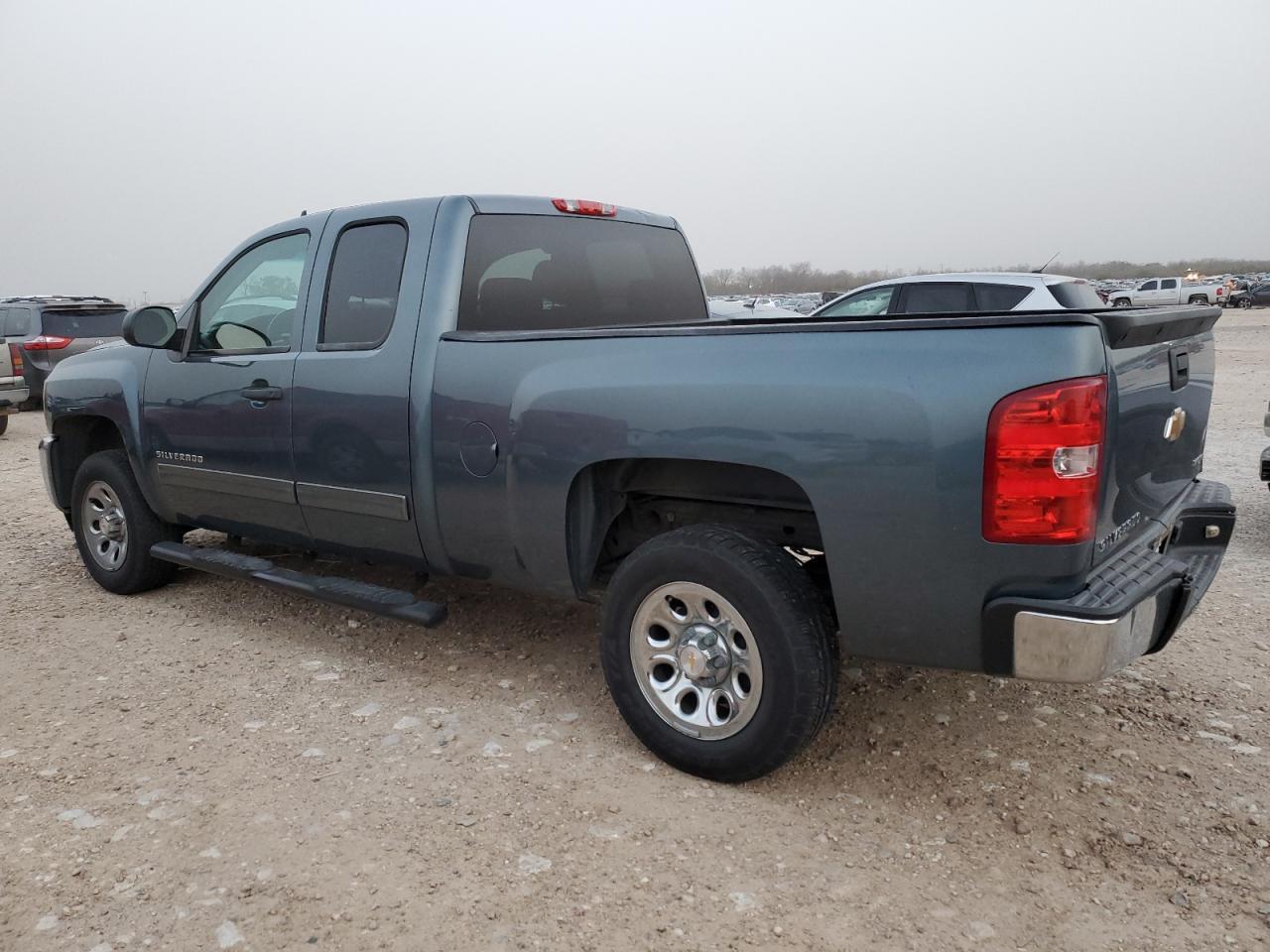 2013 CHEVROLET SILVERADO - Image 2