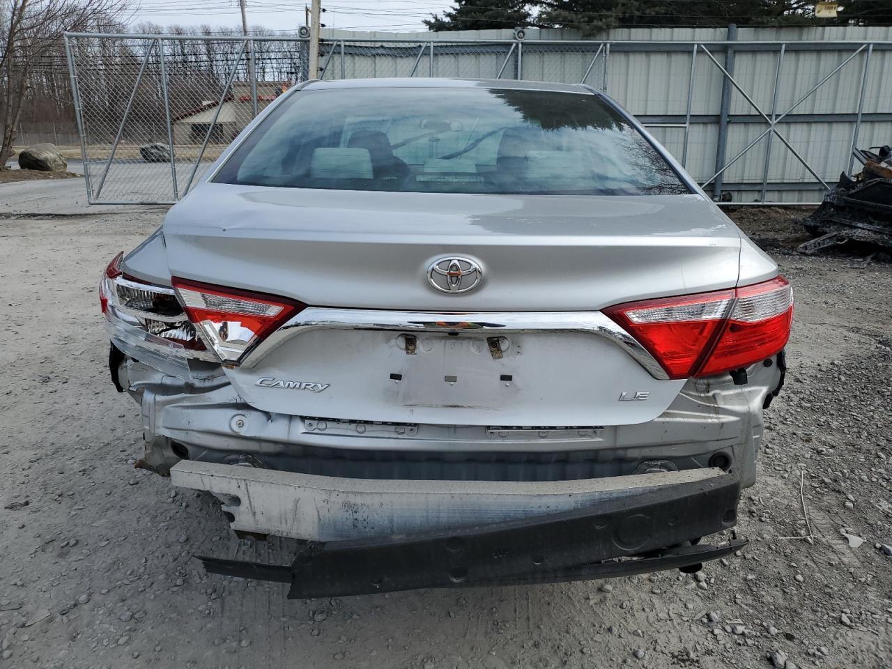 2015 TOYOTA CAMRY LE - Image 6