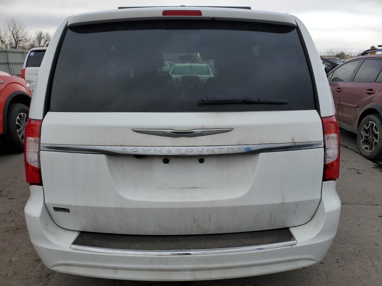 2014 CHRYSLER TOWN & COU - Image 6