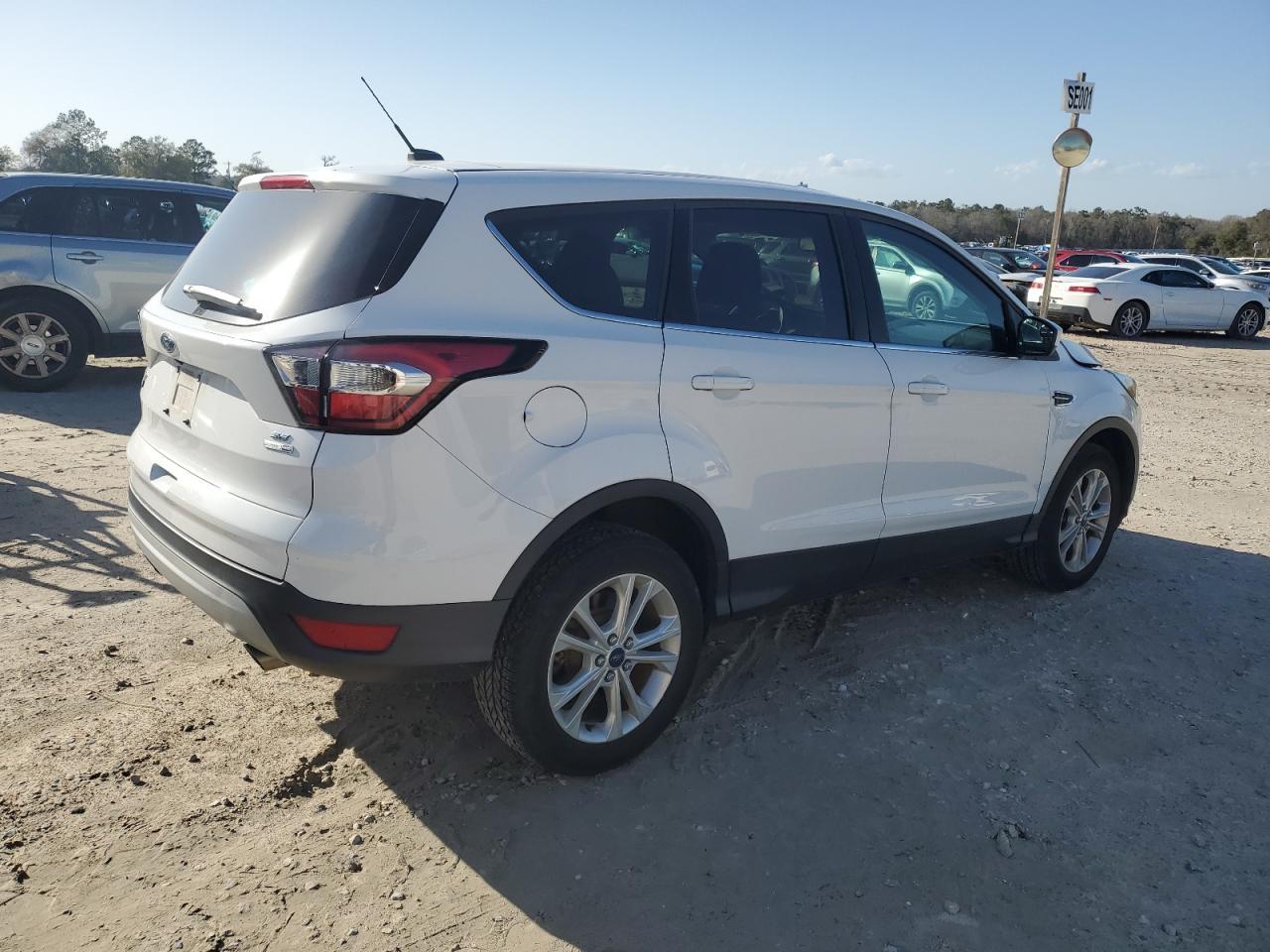 2017 FORD ESCAPE SE - Image 3