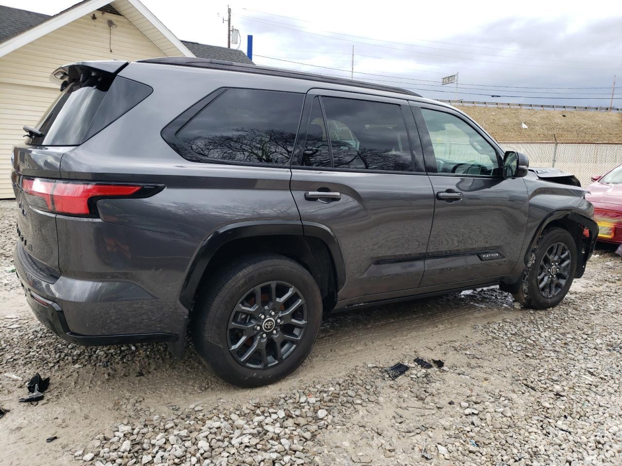 2023 TOYOTA SEQUOIA SR - Фото 3
