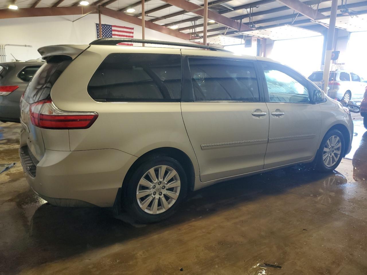 2015 TOYOTA SIENNA XLE - Фото 3