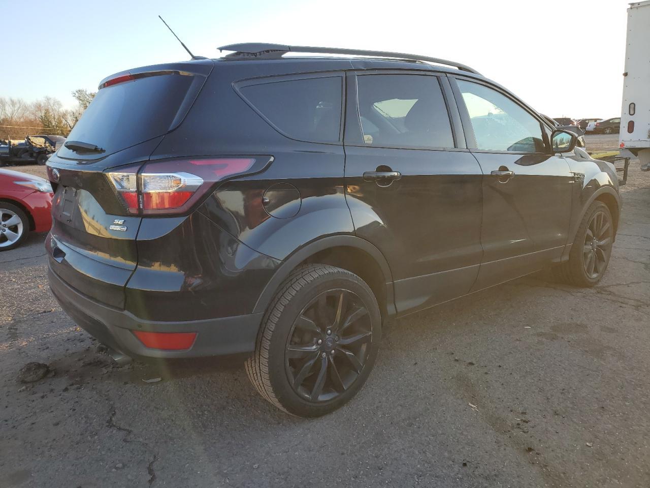 2017 FORD ESCAPE SE - Фото 3
