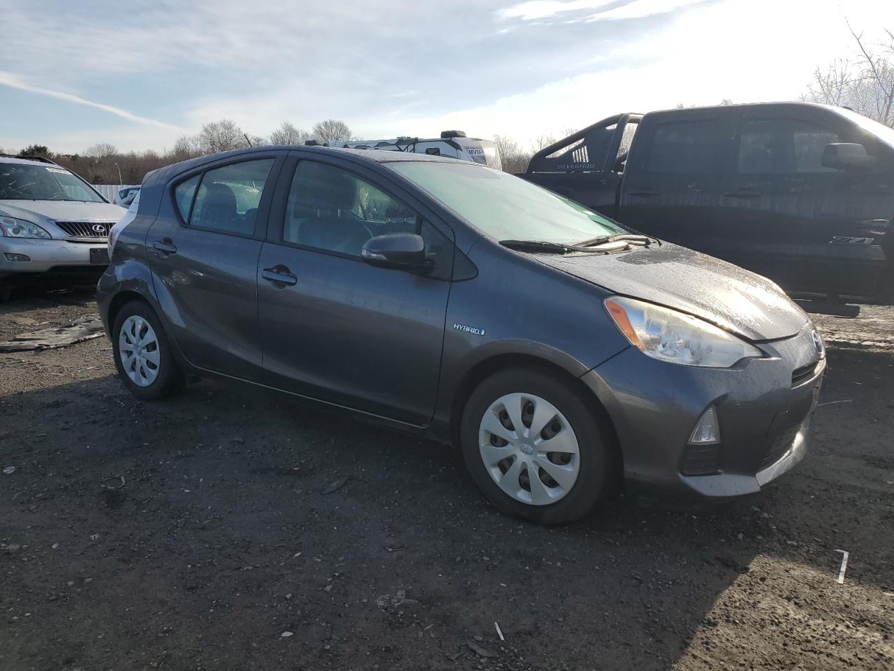 2013 TOYOTA PRIUS C - Фото 4