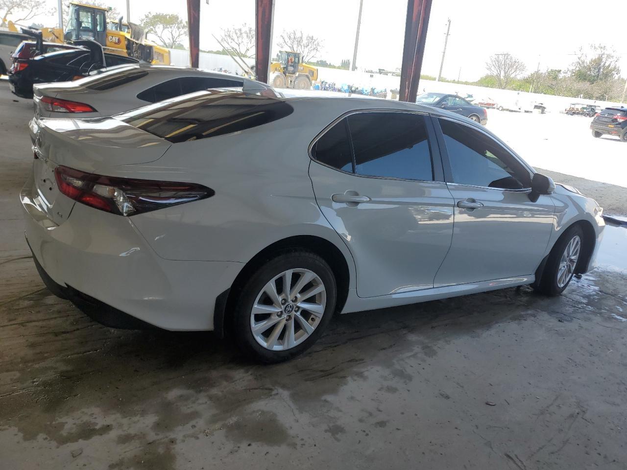 2024 TOYOTA CAMRY LE - Фото 3