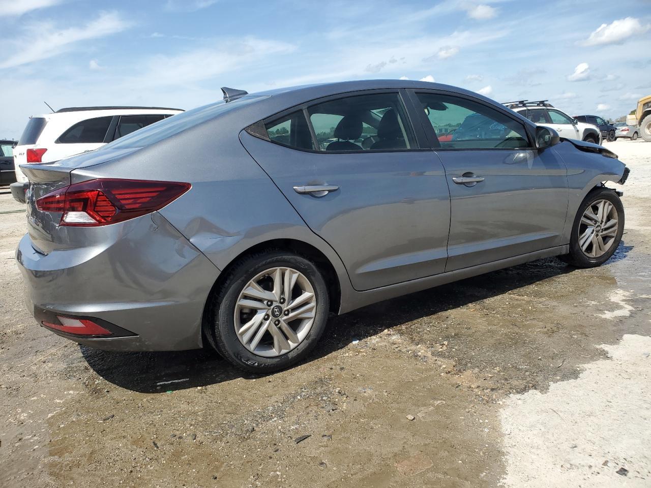 2019 HYUNDAI ELANTRA SE - Фото 3