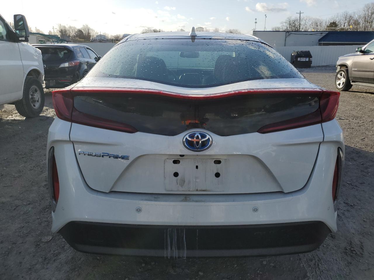 2018 TOYOTA PRIUS PRIM - Image 6