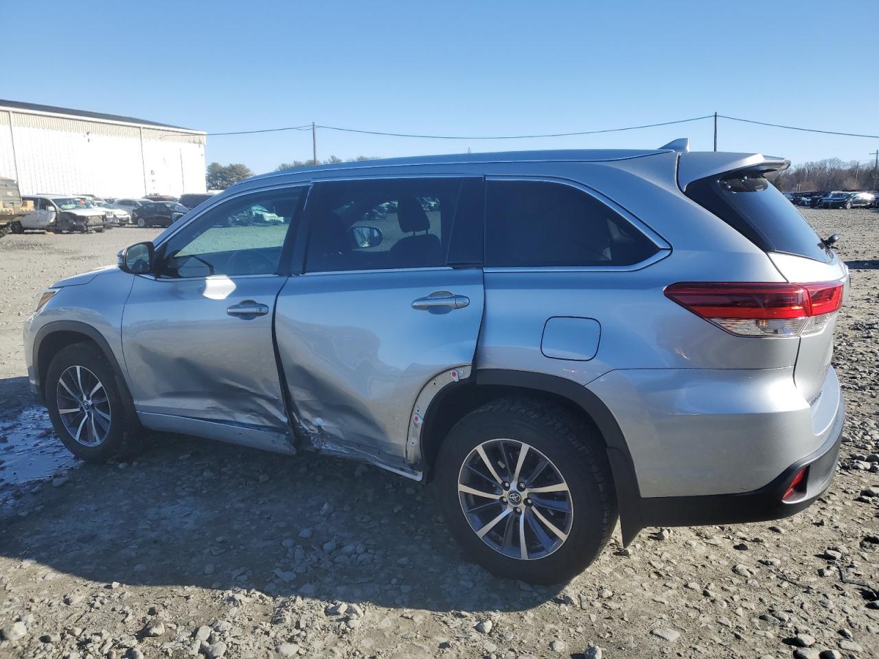 2018 TOYOTA HIGHLANDER - Image 2