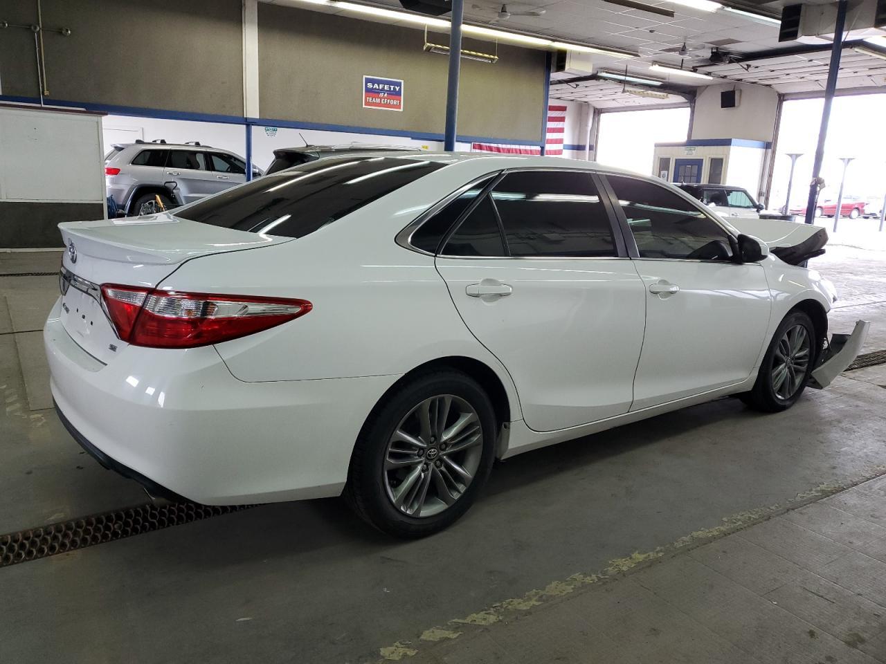 2015 TOYOTA CAMRY LE - Image 3