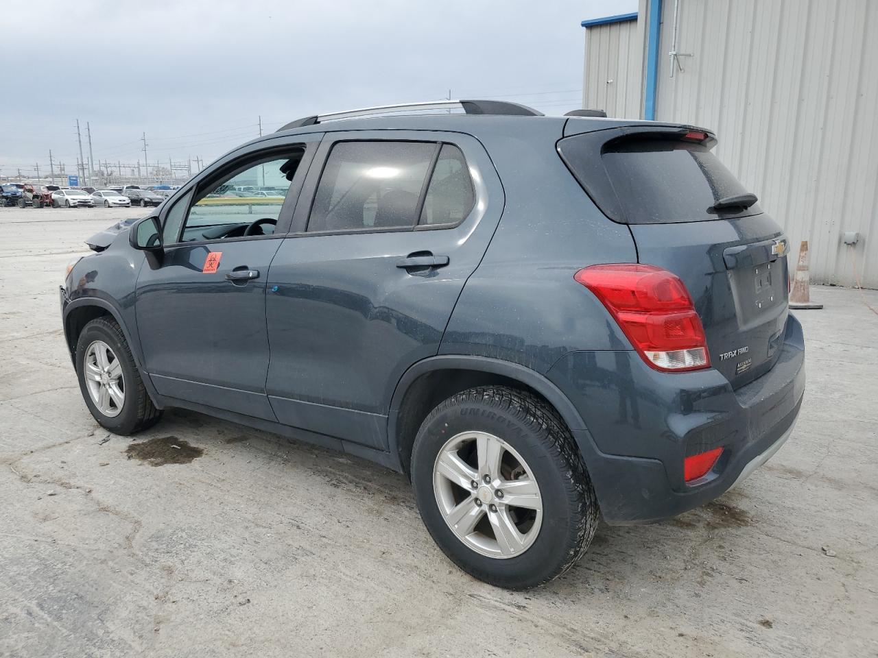 2021 CHEVROLET TRAX 1LT - Image 2