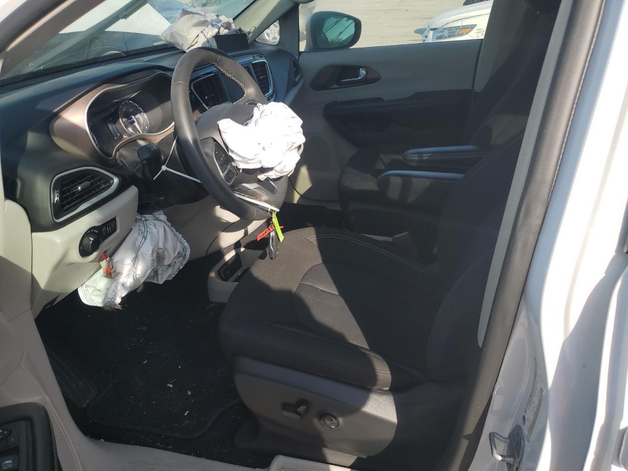 2022 CHRYSLER VOYAGER LX - Image 7