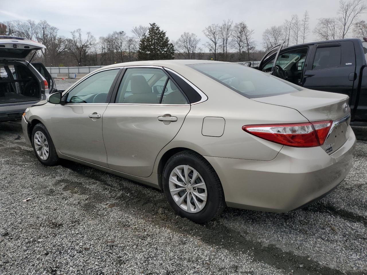 2016 TOYOTA CAMRY LE - Фото 2
