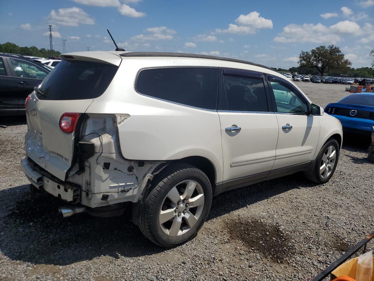 2011 CHEVROLET TRAVERSE L - Image 3