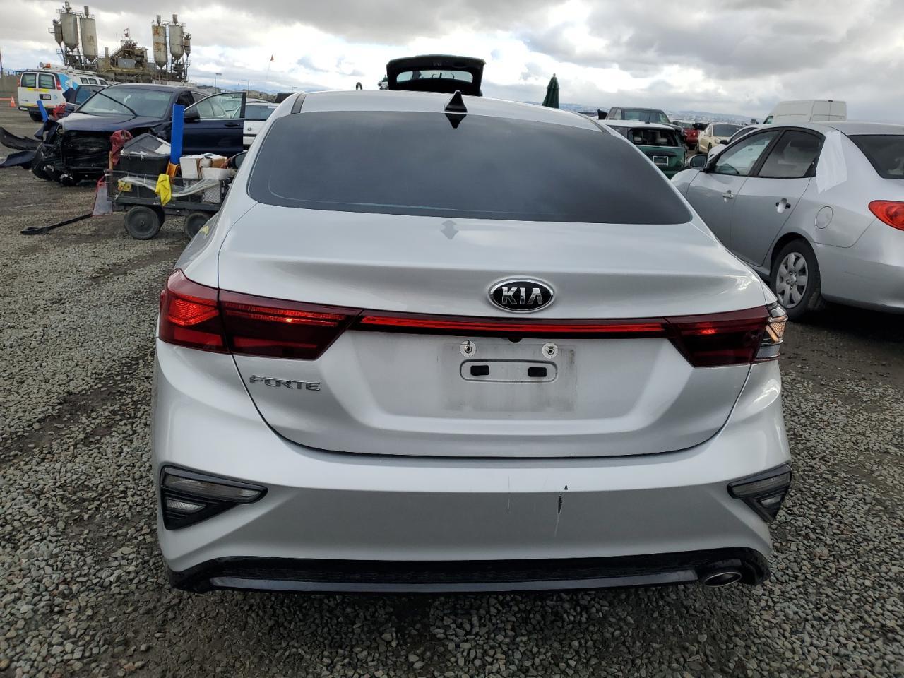 2021 KIA FORTE FE - Image 6