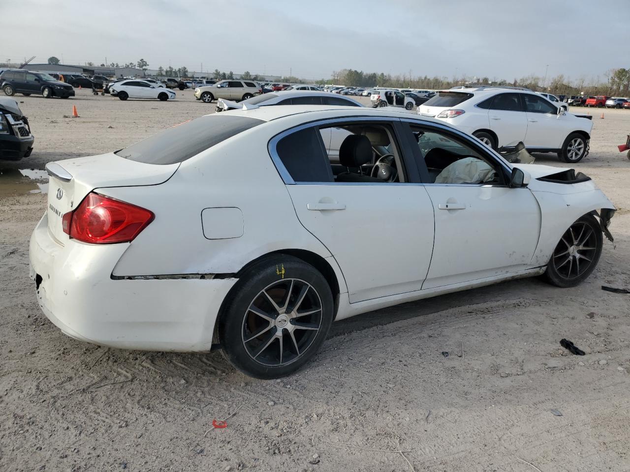 2011 INFINITI G37 BASE - Фото 3