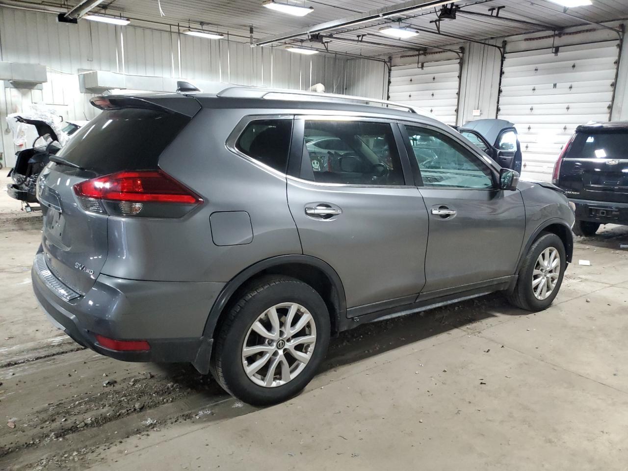 2017 NISSAN ROGUE SV - Image 3