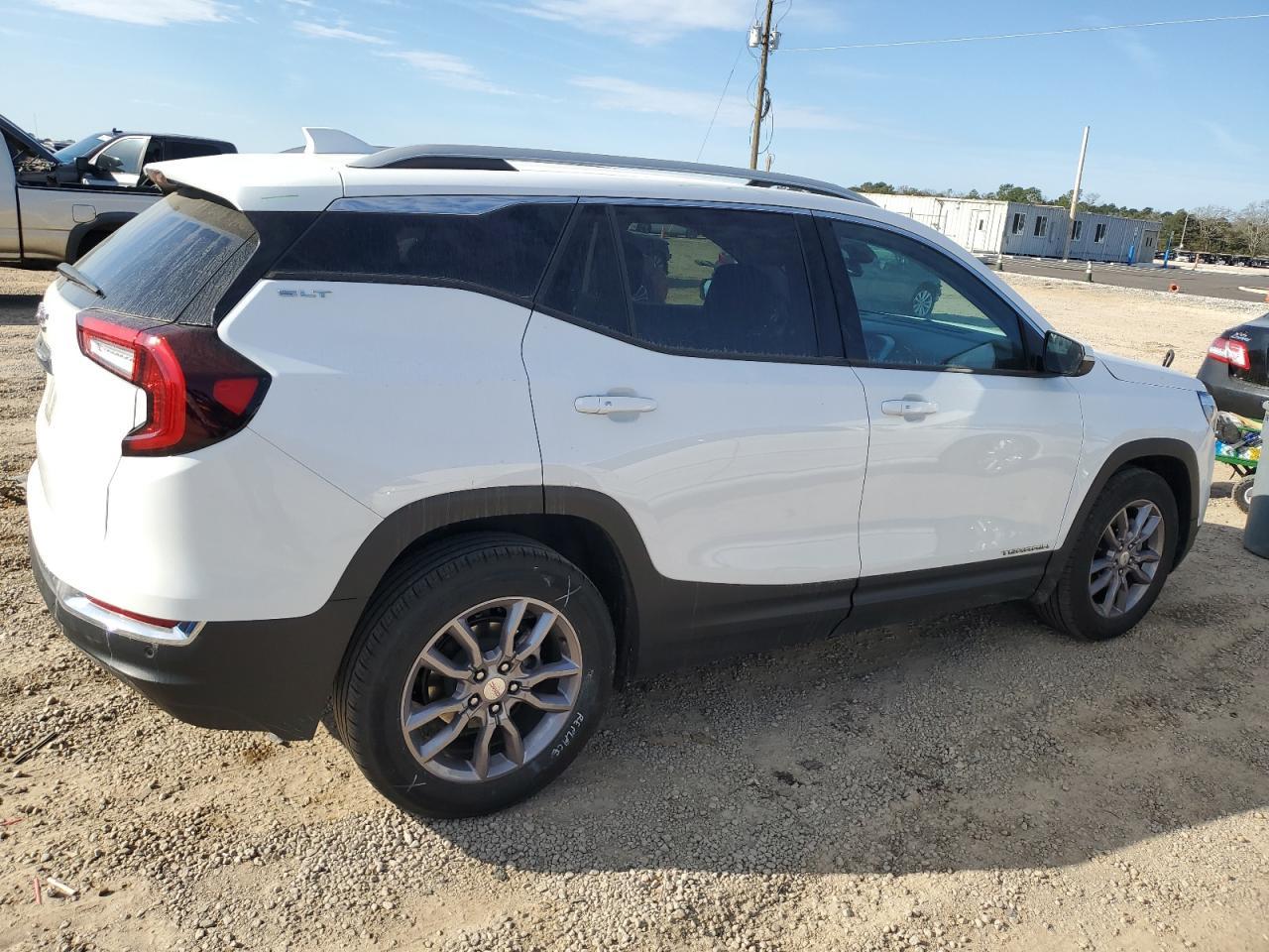 2023 GMC TERRAIN SL - Image 3