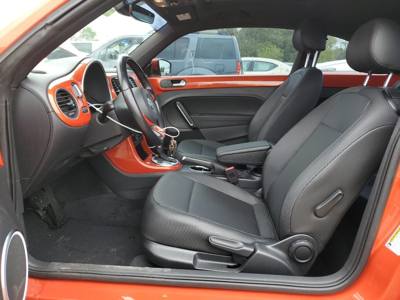2019 VOLKSWAGEN BEETLE SE - Image 7
