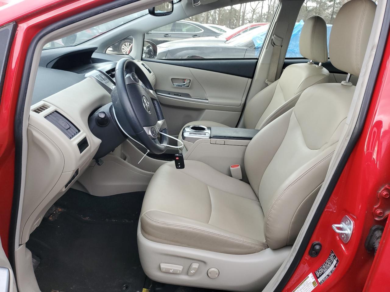 2016 TOYOTA PRIUS V - Image 7