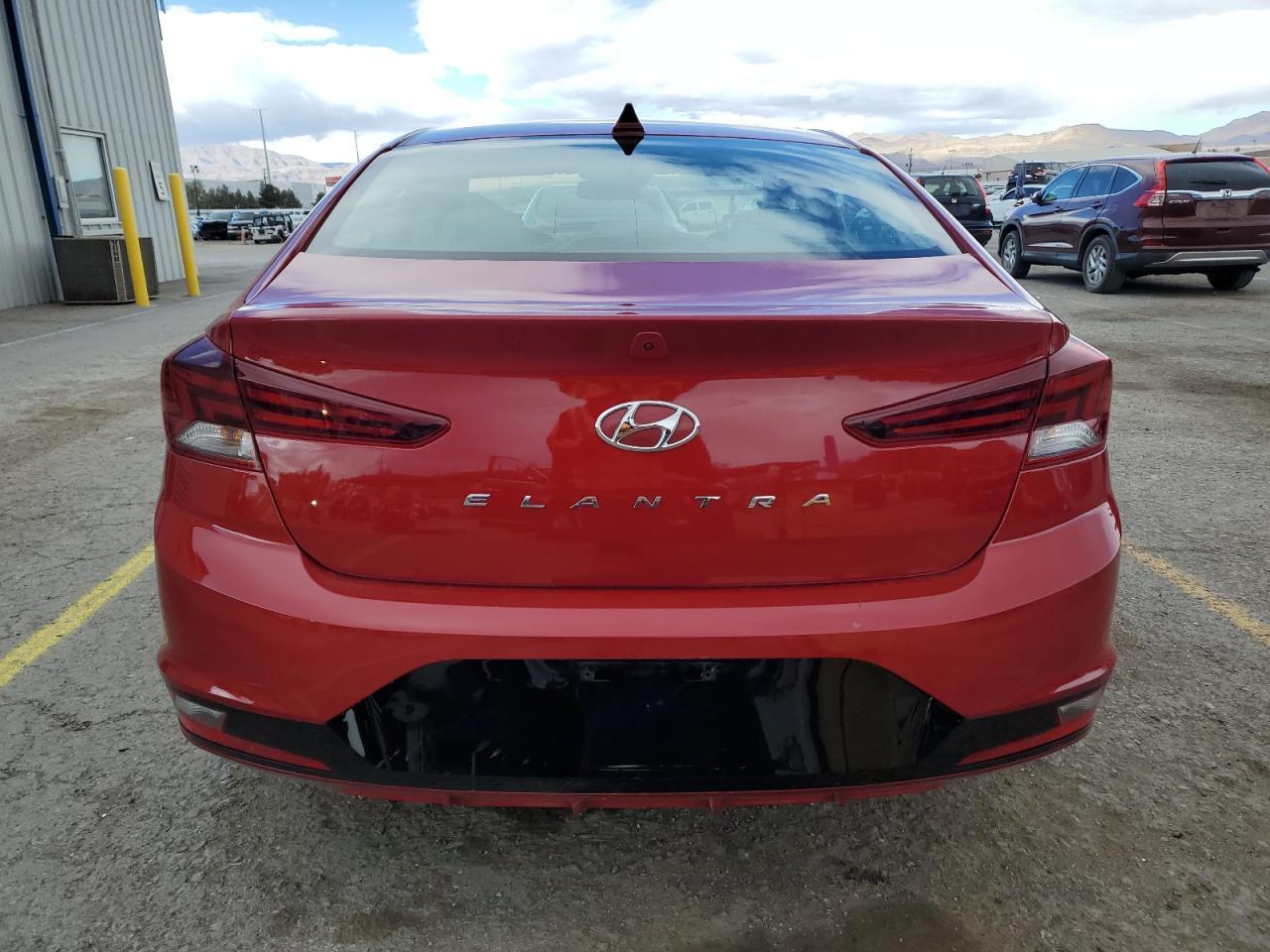 2019 HYUNDAI ELANTRA SE - Фото 6
